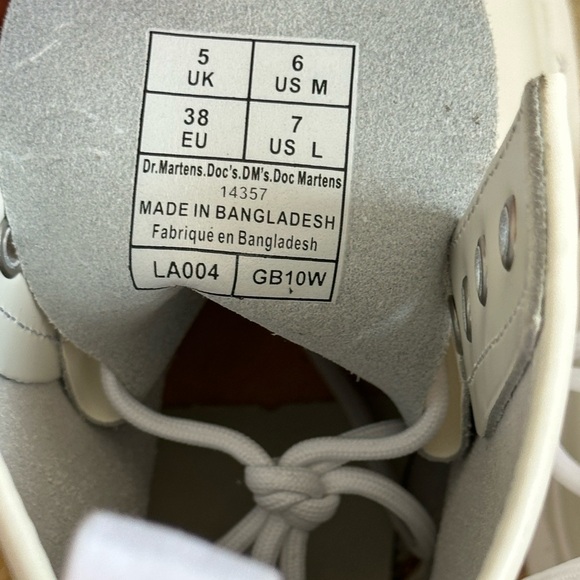 NWT Dr. Martens AirWalk - monochromatic white size US 7 - Picture 9 of 12